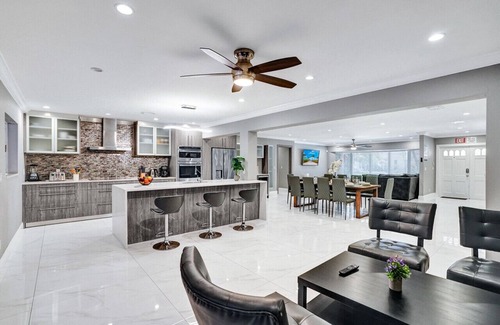 South Lake Villa | Elegant 5BR Villa in Hollywood Lakes with Ocean Views
