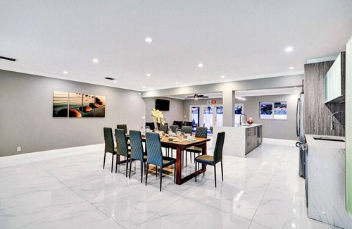 South Lake Villa | Elegant 5BR Villa in Hollywood Lakes with Ocean Views
