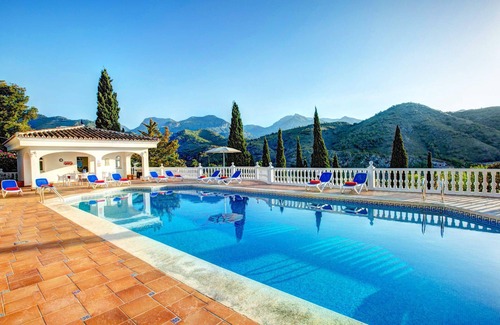 Frigiliana Villa | Unforgettable Villa with Huge Heated Pool & Ocean Views
