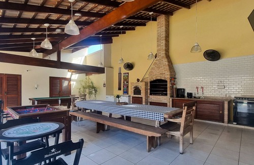 Praia dos Sonhos House | Gourmet Balcony Suites with Billiards at Praia dos Sonhos