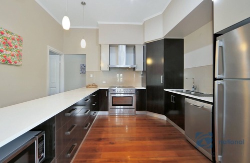 Woodgate House | Spectacular Beach Holiday in Modern Country Comfort