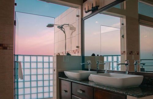 Boca Corona Apartment | Beachfront Suite with Magnificent Views - Golden Cowry