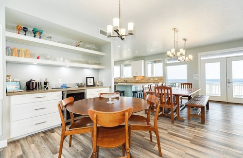 Sands Of Kahala Beach House | Oceanfront Retreat with Deck Access - Steps from the Beach!