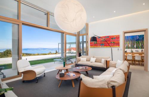 Skrip Villa | Exquisite Villa Adriatic: 5 Bedrooms & Infinity Pool in Supetar