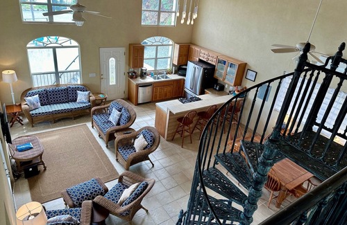 Rendezvous & Ditleff Villa | Unforgettable Ocean Views & Hot Tub Jacuzzi Awaits You!