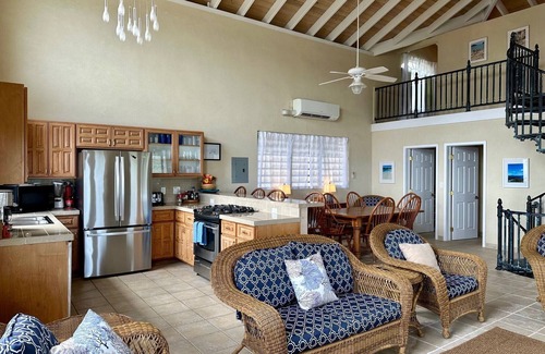 Rendezvous & Ditleff Villa | Unforgettable Ocean Views & Hot Tub Jacuzzi Awaits You!