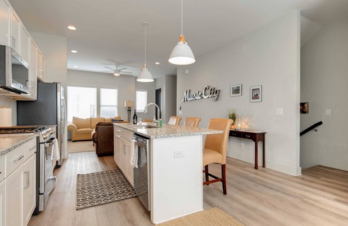 Talbot's Corner Villa | Modern Condo with Rooftop Deck Perfect for Group Stays