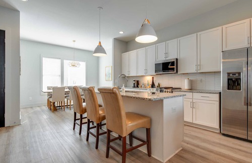 Talbot's Corner Villa | Modern Condo with Rooftop Deck Perfect for Group Stays