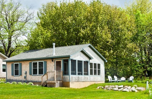 Belfast Cottage | Exquisite Cottage Retreat on Penobscot Bay with Ocean Views