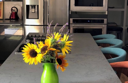 Broomfield House | Modern Ranch Retreat - Guest Rated 9.8, Family-Friendly