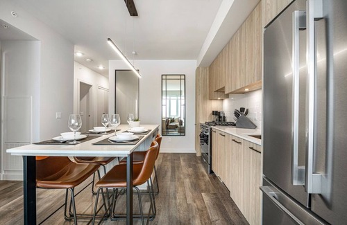 Hillhurst Condo | Downtown Views with Kitchen & Child-Friendly Amenities