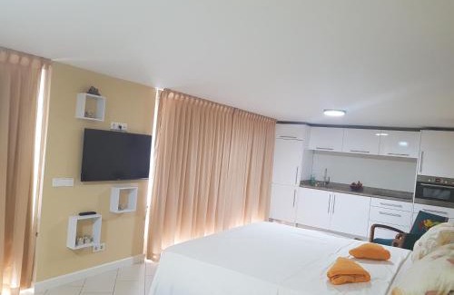 Piscadera Apartment | Gorgeous Oceanfront Studio with Pool & Kitchen Amenities