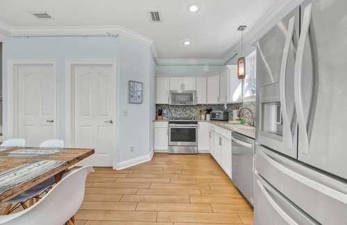 Bahama Beach House | Idyllic Gulf View Beach House with Private Pool & Oceanfront