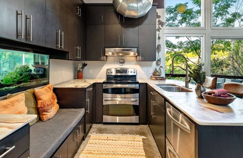 Apache Shores House | Spectacular Glass-Walled Home in the Heart of Hill Country! Close to Lake Travis