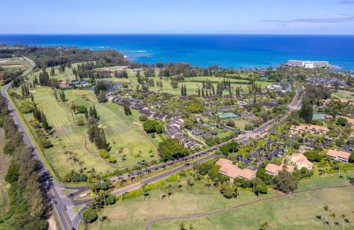 Kahuku House | Exquisite Golf Course Retreat with Oceanfront Amenities