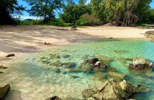 Kahuku House | Exquisite Golf Course Retreat with Oceanfront Amenities