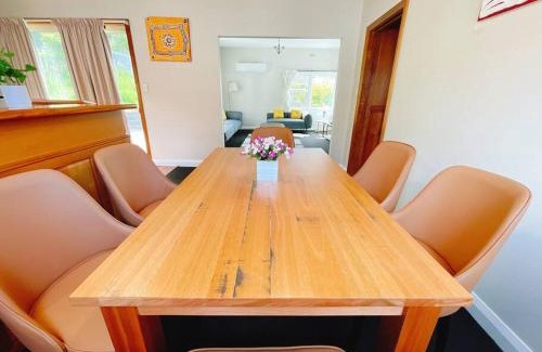 Lindisfarne House | Elegant Hobart River View Retreat - Family-Friendly Stay