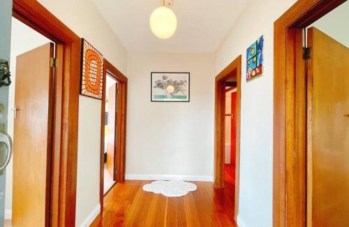 Lindisfarne House | Elegant Hobart River View Retreat - Family-Friendly Stay