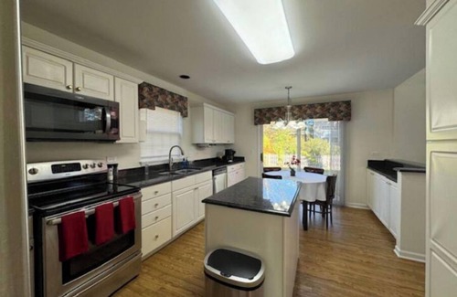 Crystal Lake House | Spectacular Home, pool table,6 TVs,King/Queen beds