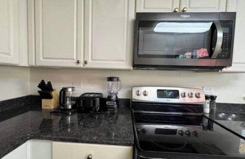 Crystal Lake House | Spectacular Home, pool table,6 TVs,King/Queen beds