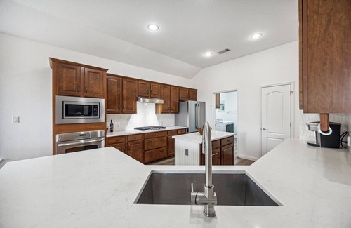 Hennig Heights House | Ideally Located Home with Pet-Friendly Amenities and Spa