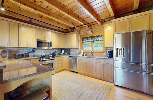 Easton House | Spectacular home w/views, expansive deck & hot tub; close to skiing & hiking