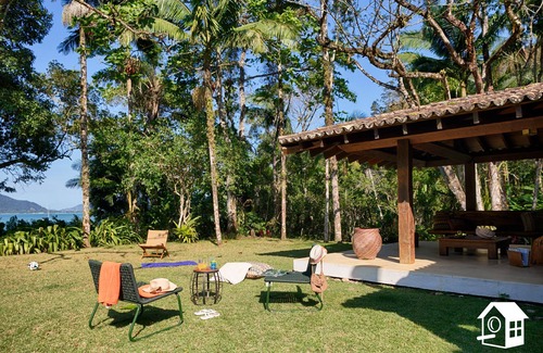 Praia Vermelha House | Oceanfront Retreat: Pet-Friendly with Spa & Hot Tub