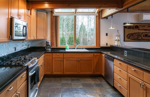 Blaine Ski Chalet | Elegant Ocean Views & Spa Retreat at Drayton Harbor