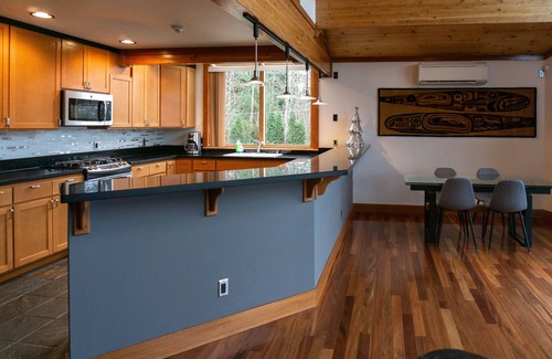 Blaine Ski Chalet | Elegant Ocean Views & Spa Retreat at Drayton Harbor