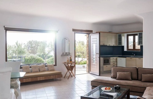 Kalafatis Villa | Exclusive Kalafatis Villa with Infinity Pool & Private Jacuzzis