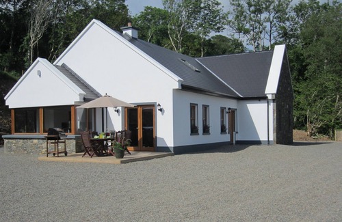 Inishmacatreer House | Stunning Lake Views from a Top-Rated Holiday Home