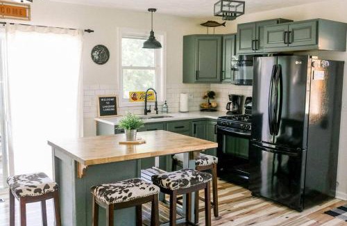 Palo House | Unforgettable Lake Views with Family-Friendly Comfort