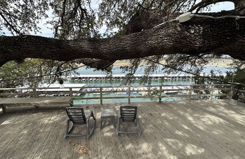 Buffalo Gap House | Lakefront Oasis: Pristine Retreat with Ocean & Lake Views