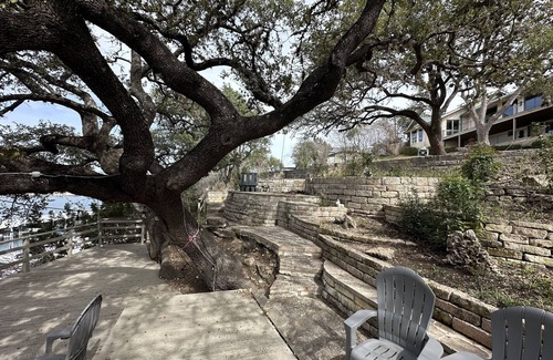 Buffalo Gap House | Lakefront Oasis: Pristine Retreat with Ocean & Lake Views