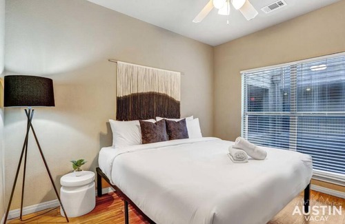 West Campus Apartment | Ideal West Campus Apartment for 8 with Loft Access