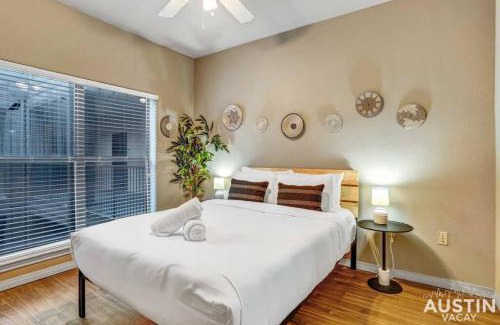 West Campus Apartment | Ideal West Campus Apartment for 8 with Loft Access