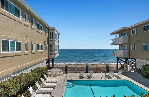 Eastern Malibu Condo | Unforgettable Malibu Beach Front with Ocean View & Spa