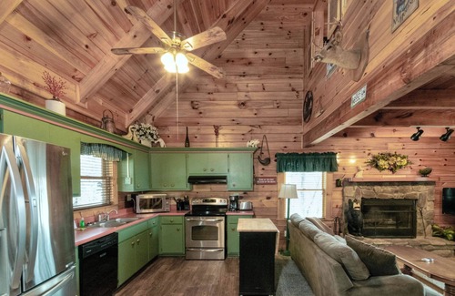 Pine Mountain Cabin | Inviting Mountain Retreat with Hot Tub & Guest Rated 9.4