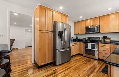 Littleton House | Incredible Mountain View Hotel with Breakfast in South Denver