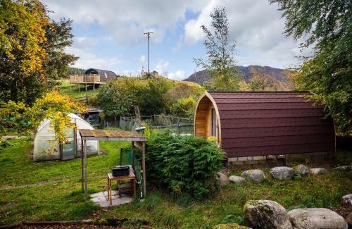 Newtonmore Ski Chalet | Scenic Mountain View Ecopod - Family-Friendly Retreat