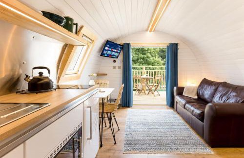 Newtonmore Ski Chalet | Scenic Mountain View Ecopod - Family-Friendly Retreat