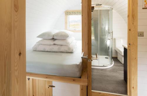 Newtonmore Ski Chalet | Scenic Mountain View Ecopod - Family-Friendly Retreat