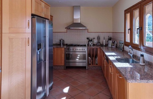 Turre Villa | Romantic Getaway with Breathtaking Mountain Views