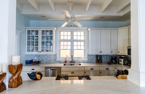 Estate Peterborg House | Unforgettable Ocean Front Villa with Private Pool & Spa