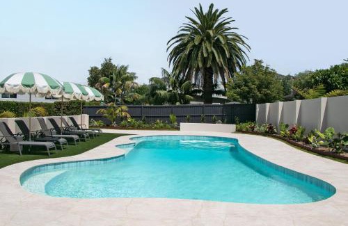 Shellharbour House | Beautiful Waterfront Home with Pool in Shellharbour
