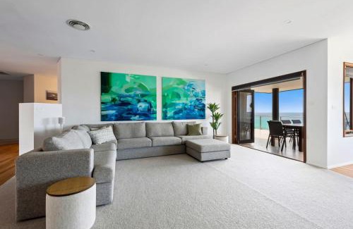 Shellharbour House | Beautiful Waterfront Home with Pool in Shellharbour