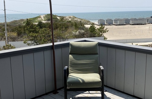 Adamsville House | Experience Oceanfront Bliss at Horseneck Beach Retreat