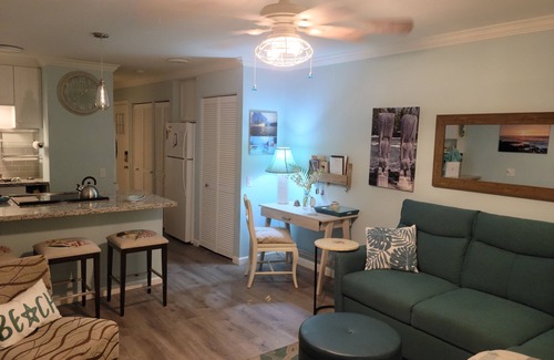 Kailua-Kona Condo | Stunning Oceanfront Escape at Kona-Isle with Pools & Spa