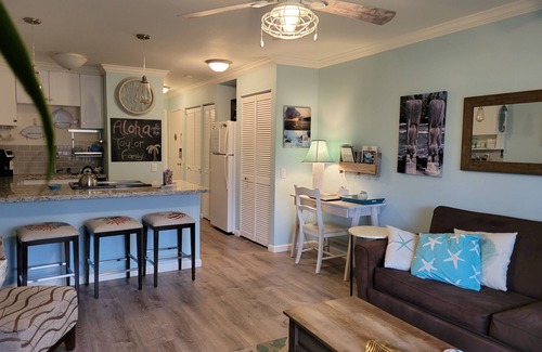 Kailua-Kona Condo | Stunning Oceanfront Escape at Kona-Isle with Pools & Spa