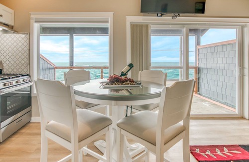 Depoe Bay Condo | Majestic Oceanfront Retreat with Whale Watching & Pet-Friendly